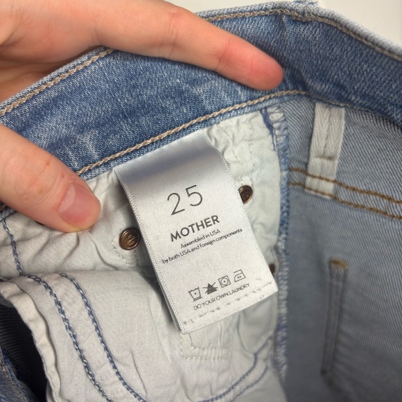 MOTHER The Insider Crop Step Fray Jeans in Shoot To Thrill Light Wash Size 25 - Picture 10 of 12